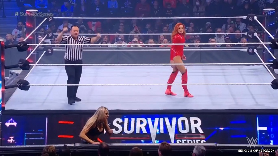 SURVIVOR_SERIES_2021_NOV__212C_2021_-_Becky_vs_Charlotte_0624.jpg