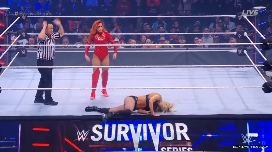 SURVIVOR_SERIES_2021_NOV__212C_2021_-_Becky_vs_Charlotte_0637.jpg