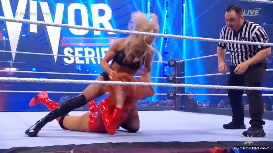 SURVIVOR_SERIES_2021_NOV__212C_2021_-_Becky_vs_Charlotte_0734.jpg