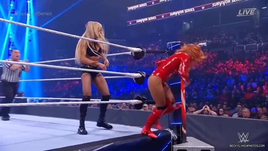 SURVIVOR_SERIES_2021_NOV__212C_2021_-_Becky_vs_Charlotte_0823.jpg
