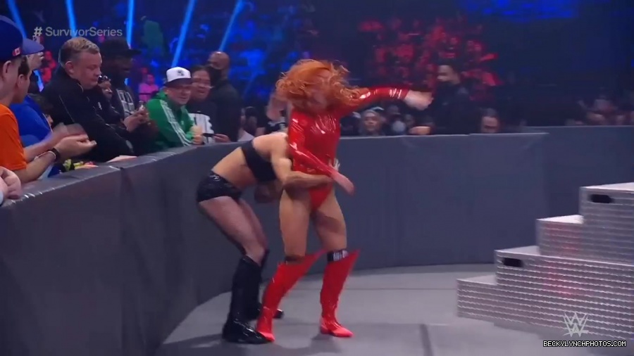 SURVIVOR_SERIES_2021_NOV__212C_2021_-_Becky_vs_Charlotte_0942.jpg