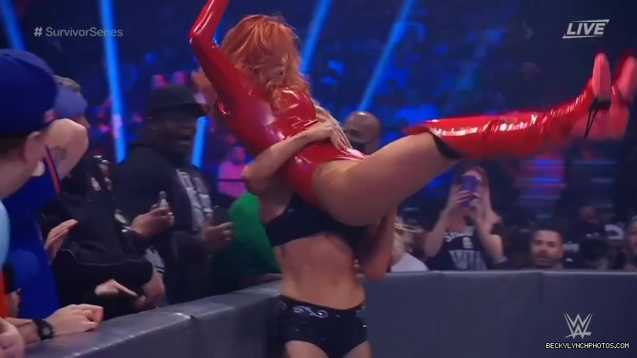 SURVIVOR_SERIES_2021_NOV__212C_2021_-_Becky_vs_Charlotte_0946.jpg