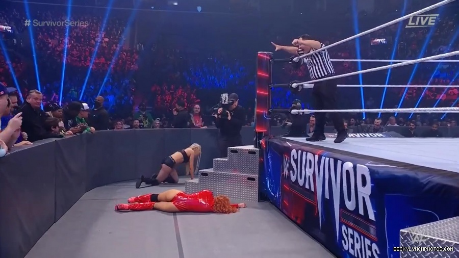 SURVIVOR_SERIES_2021_NOV__212C_2021_-_Becky_vs_Charlotte_0982.jpg