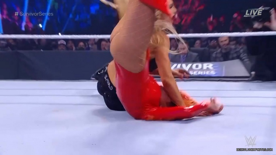 SURVIVOR_SERIES_2021_NOV__212C_2021_-_Becky_vs_Charlotte_1082.jpg