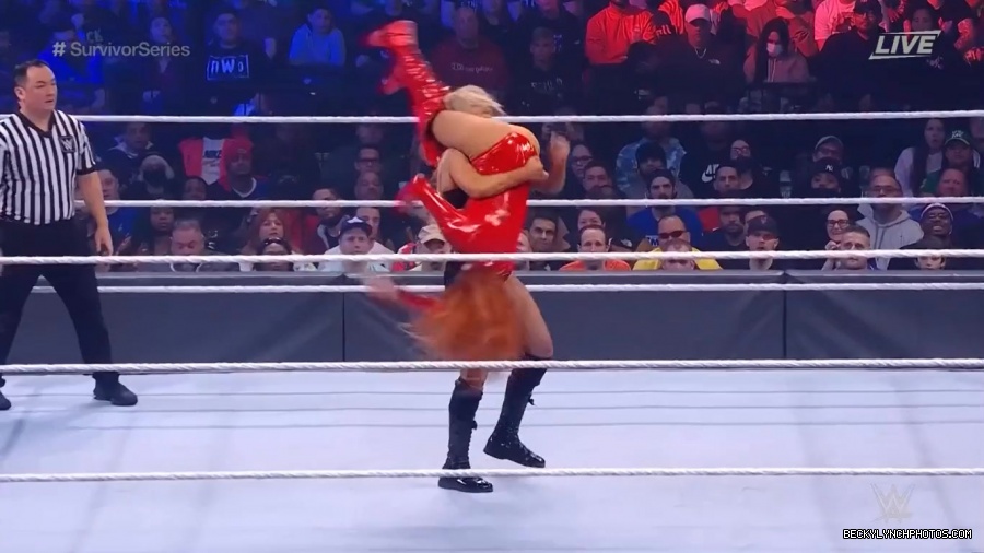 SURVIVOR_SERIES_2021_NOV__212C_2021_-_Becky_vs_Charlotte_1287.jpg