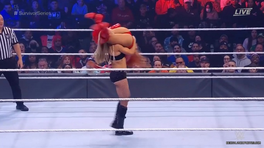 SURVIVOR_SERIES_2021_NOV__212C_2021_-_Becky_vs_Charlotte_1288.jpg