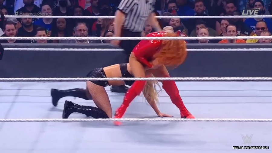 SURVIVOR_SERIES_2021_NOV__212C_2021_-_Becky_vs_Charlotte_1434.jpg