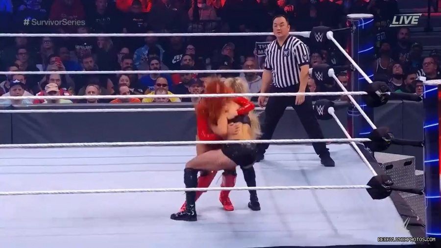 SURVIVOR_SERIES_2021_NOV__212C_2021_-_Becky_vs_Charlotte_1523.jpg