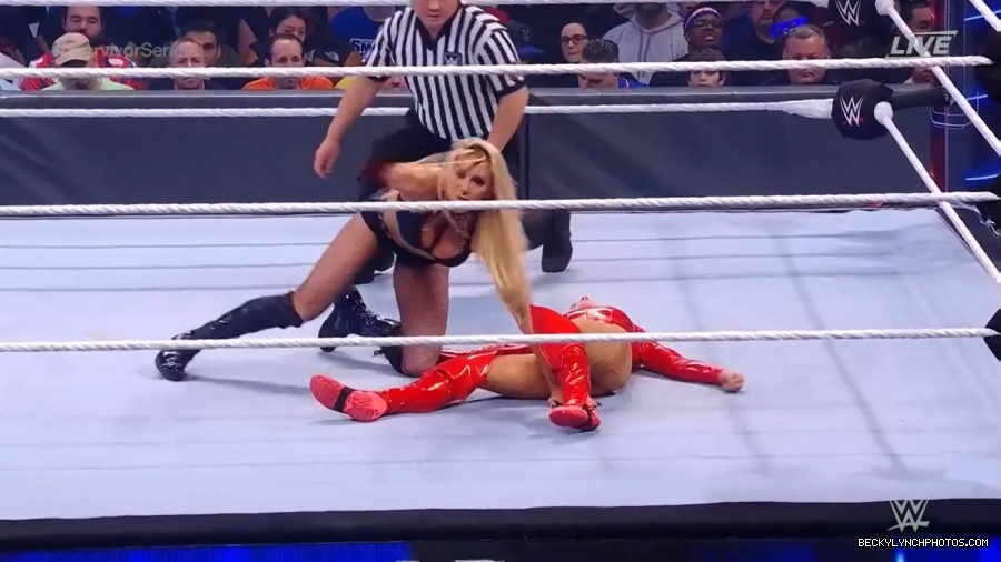 SURVIVOR_SERIES_2021_NOV__212C_2021_-_Becky_vs_Charlotte_1596.jpg