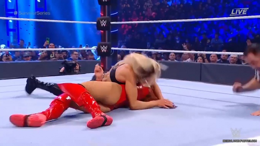 SURVIVOR_SERIES_2021_NOV__212C_2021_-_Becky_vs_Charlotte_1675.jpg