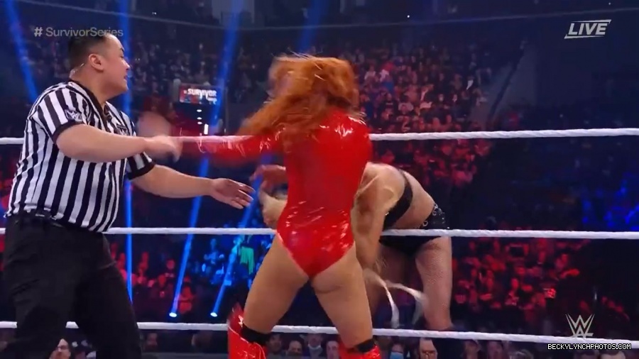 SURVIVOR_SERIES_2021_NOV__212C_2021_-_Becky_vs_Charlotte_1875.jpg