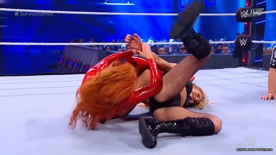 SURVIVOR_SERIES_2021_NOV__212C_2021_-_Becky_vs_Charlotte_2028.jpg