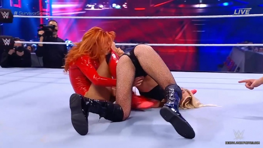 SURVIVOR_SERIES_2021_NOV__212C_2021_-_Becky_vs_Charlotte_2035.jpg