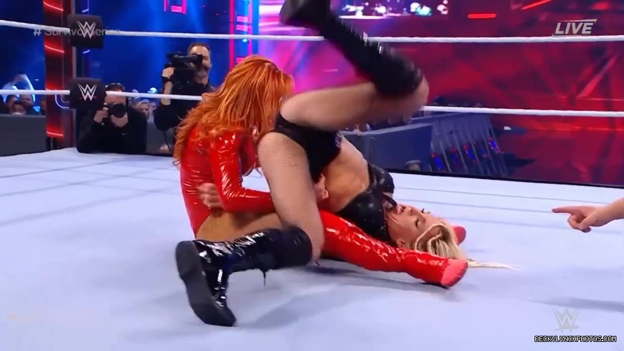 SURVIVOR_SERIES_2021_NOV__212C_2021_-_Becky_vs_Charlotte_2037.jpg
