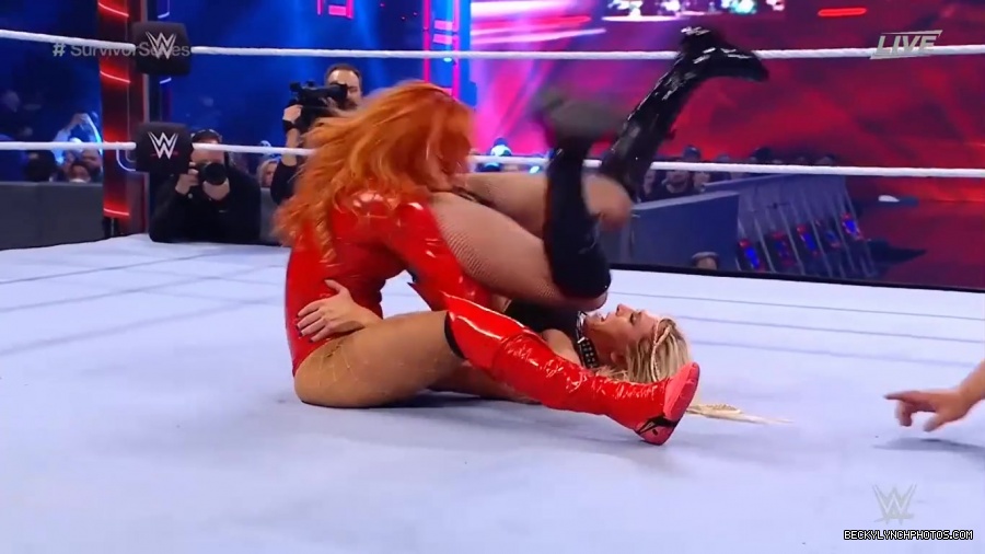 SURVIVOR_SERIES_2021_NOV__212C_2021_-_Becky_vs_Charlotte_2038.jpg