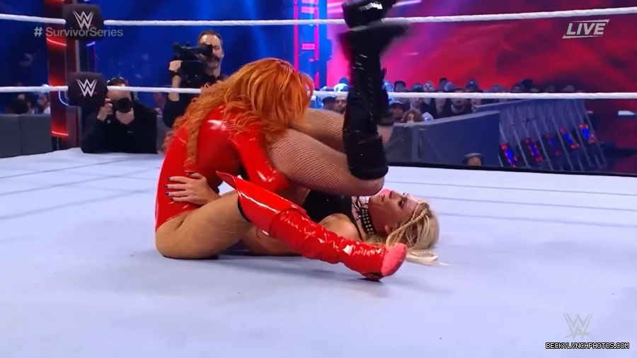 SURVIVOR_SERIES_2021_NOV__212C_2021_-_Becky_vs_Charlotte_2041.jpg