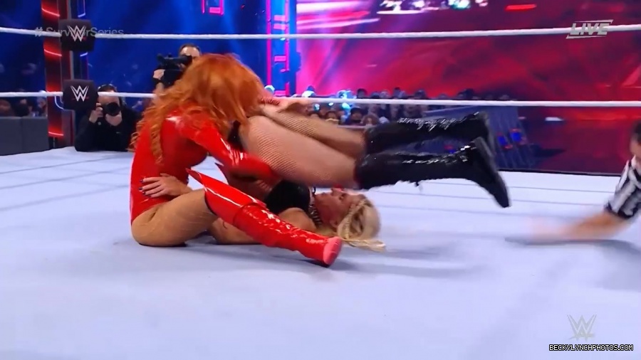 SURVIVOR_SERIES_2021_NOV__212C_2021_-_Becky_vs_Charlotte_2042.jpg