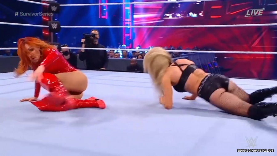 SURVIVOR_SERIES_2021_NOV__212C_2021_-_Becky_vs_Charlotte_2044.jpg