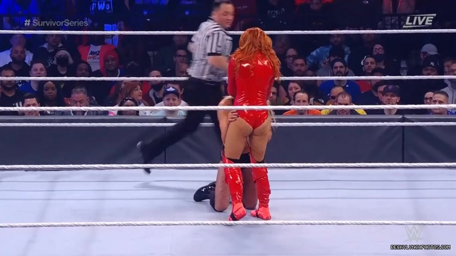 SURVIVOR_SERIES_2021_NOV__212C_2021_-_Becky_vs_Charlotte_2060.jpg