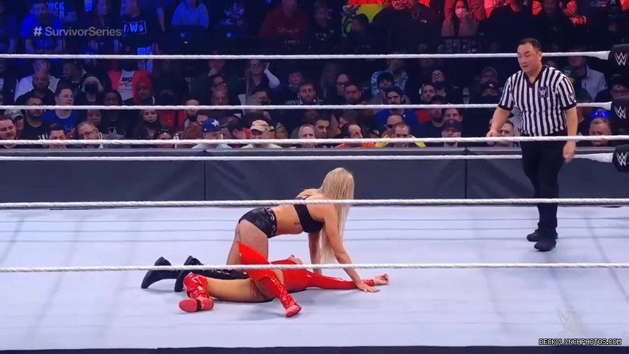 SURVIVOR_SERIES_2021_NOV__212C_2021_-_Becky_vs_Charlotte_2120.jpg