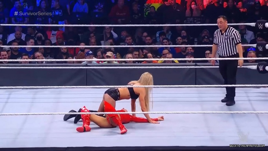 SURVIVOR_SERIES_2021_NOV__212C_2021_-_Becky_vs_Charlotte_2121.jpg