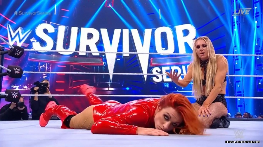 SURVIVOR_SERIES_2021_NOV__212C_2021_-_Becky_vs_Charlotte_2166.jpg
