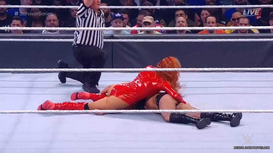 SURVIVOR_SERIES_2021_NOV__212C_2021_-_Becky_vs_Charlotte_2324.jpg