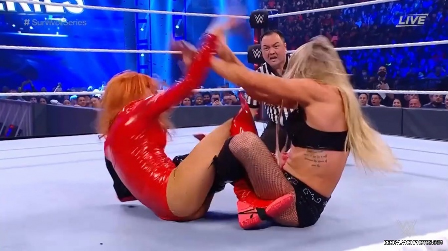 SURVIVOR_SERIES_2021_NOV__212C_2021_-_Becky_vs_Charlotte_2626.jpg