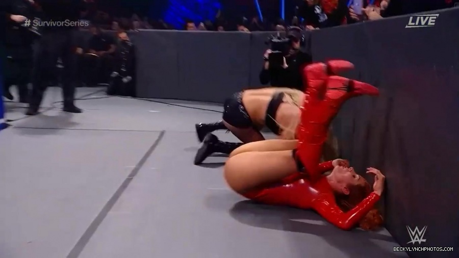 SURVIVOR_SERIES_2021_NOV__212C_2021_-_Becky_vs_Charlotte_2821.jpg