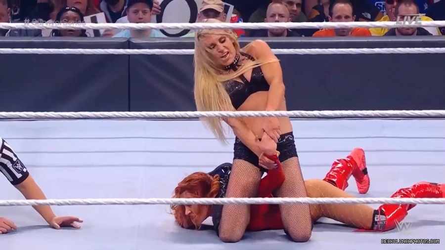 SURVIVOR_SERIES_2021_NOV__212C_2021_-_Becky_vs_Charlotte_2921.jpg