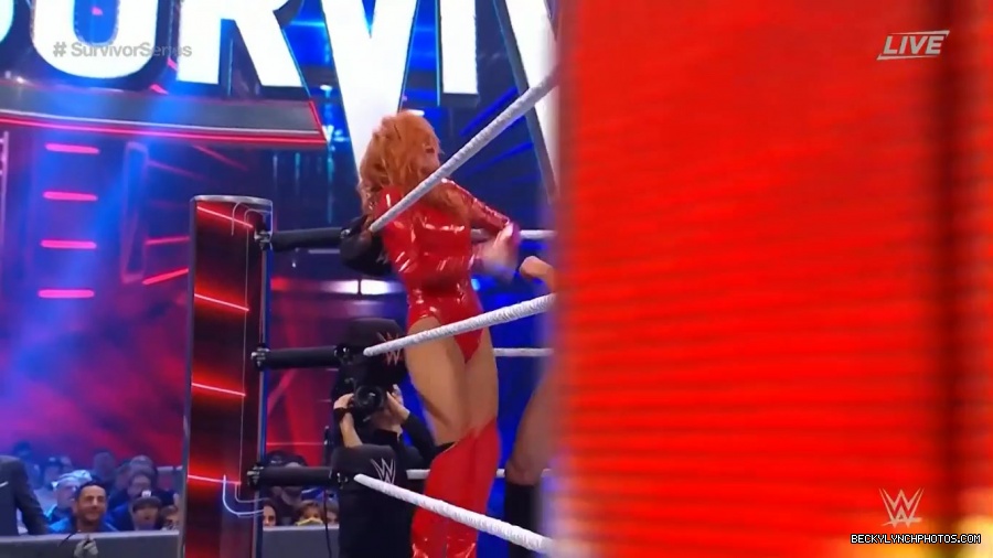 SURVIVOR_SERIES_2021_NOV__212C_2021_-_Becky_vs_Charlotte_2991.jpg