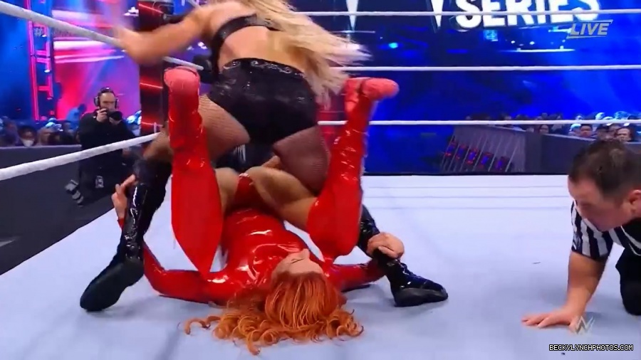 SURVIVOR_SERIES_2021_NOV__212C_2021_-_Becky_vs_Charlotte_3017.jpg
