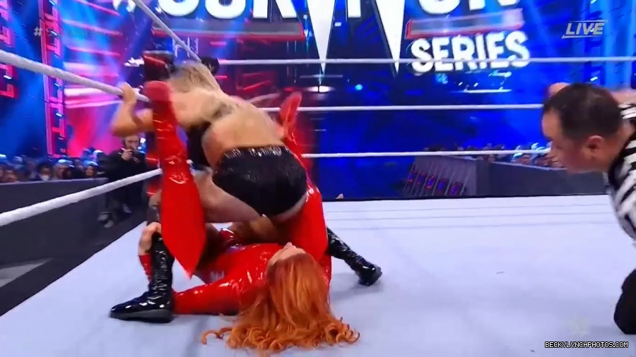 SURVIVOR_SERIES_2021_NOV__212C_2021_-_Becky_vs_Charlotte_3018.jpg