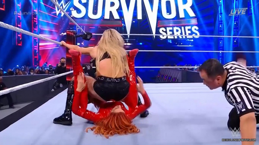 SURVIVOR_SERIES_2021_NOV__212C_2021_-_Becky_vs_Charlotte_3020.jpg