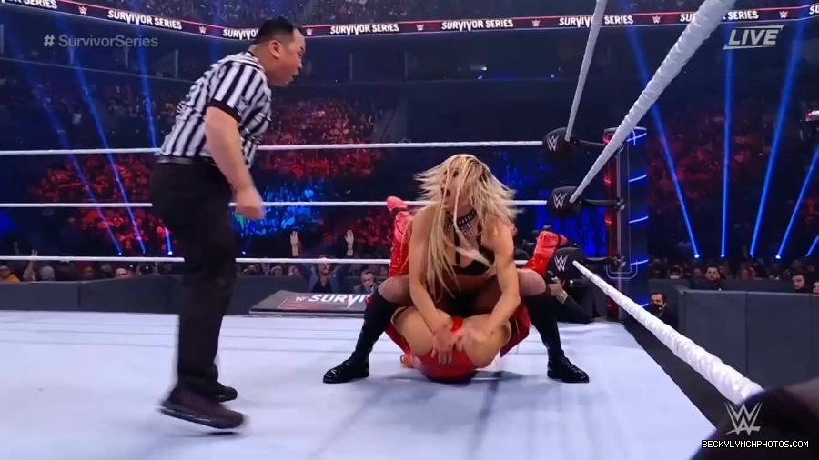 SURVIVOR_SERIES_2021_NOV__212C_2021_-_Becky_vs_Charlotte_3030.jpg