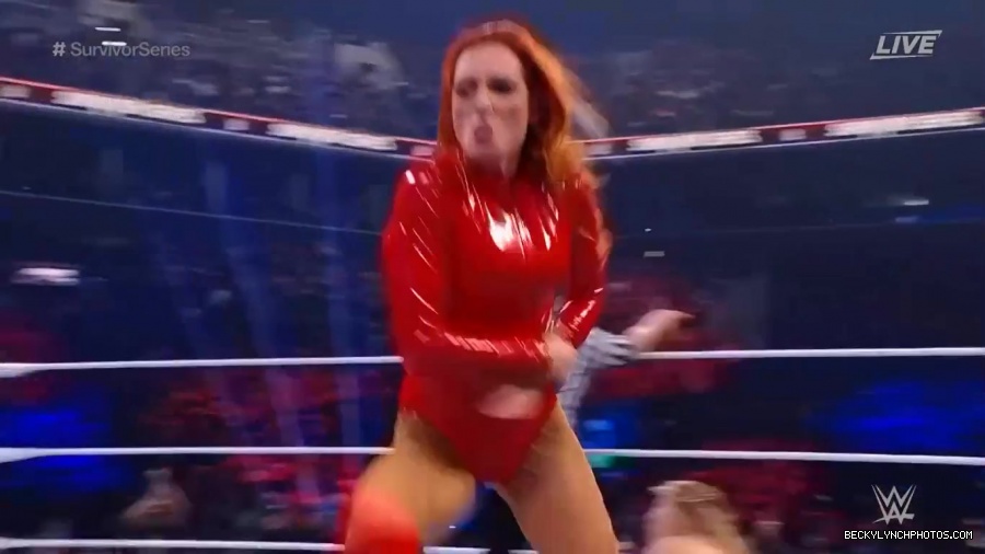 SURVIVOR_SERIES_2021_NOV__212C_2021_-_Becky_vs_Charlotte_3045.jpg