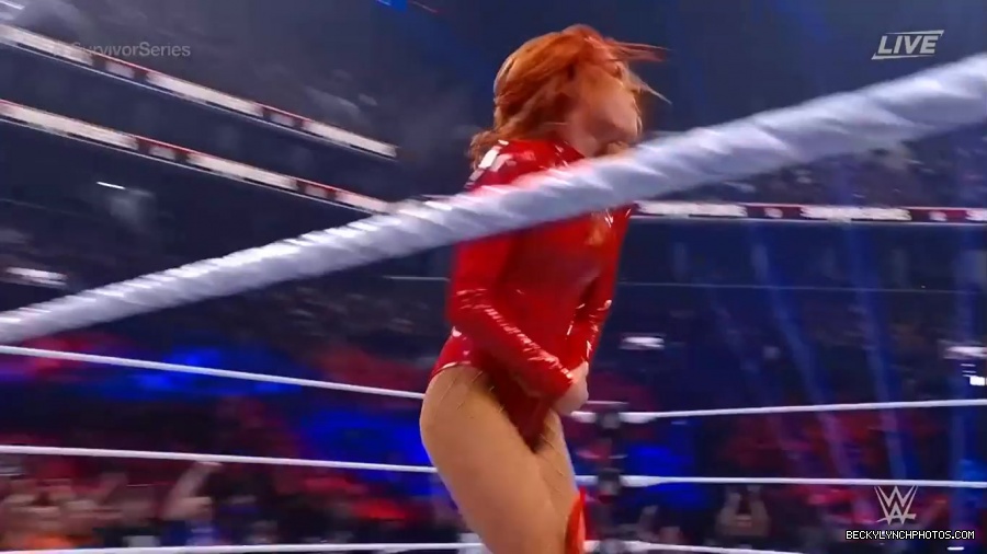 SURVIVOR_SERIES_2021_NOV__212C_2021_-_Becky_vs_Charlotte_3046.jpg